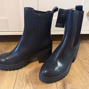 Wild Pair Black Brooklyn chelsea Platform boots. NWT size 9